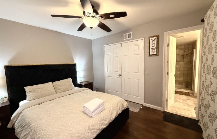 The Quiet Lux Room #3 with KB(Kingsize Bed)