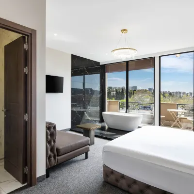 Highgarden Hotel Hotels near Samgori Train Station