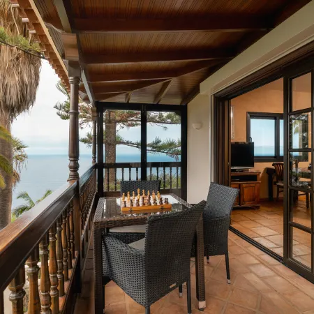 El Refugio Apartments & Villa