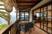 El Refugio Apartments & Villa