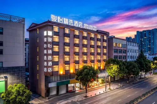 Junyi Select Hotel (Wuyi Hushan Square Store)