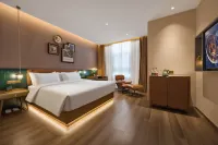 James Joyce Coffetel (Beijing Zhuxinzhuang Subway Station Wanda Plaza) - parking