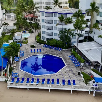 ACAPULCO MALIBU HOTEL Hotel dekat Capilla de la Paz