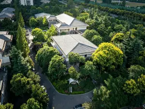 Luoyang Jinghuyuan Bed and Breakfast (Longmen High-speed Rail Station Shisanfang Branch)
