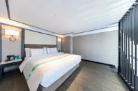 Xana Hotelle (Xining Qilin Bay Nanchuan West Road) - parking