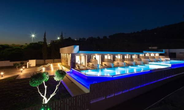 Zoes Hotel & Suites