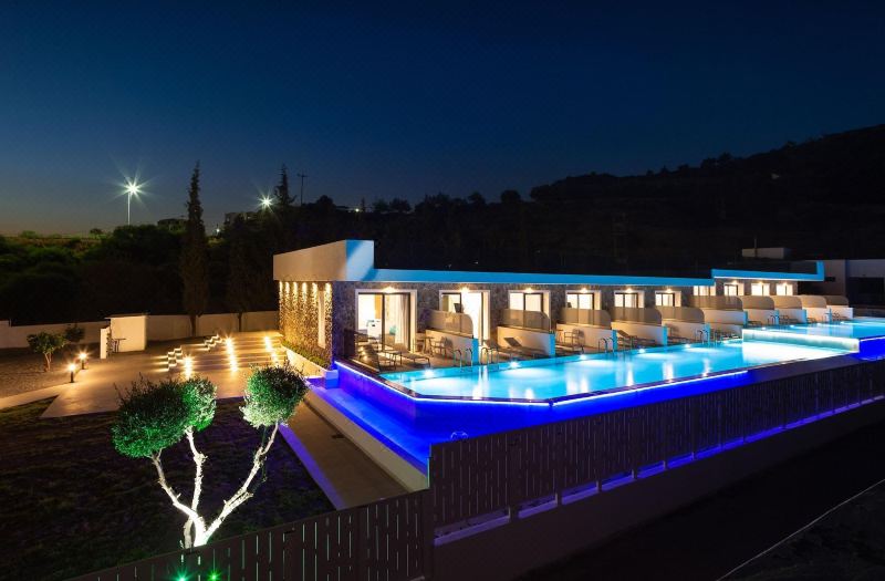 Zoes Hotel & Suites