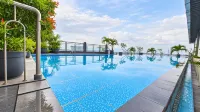 ปันดานารัน ปราวิโรตามัน ยอกยาการ์ตา - สระว่ายน้ำบนดาดฟ้า