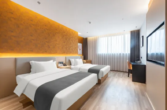 Yizhijia Light Luxury Hotel (Yancheng Financial City)