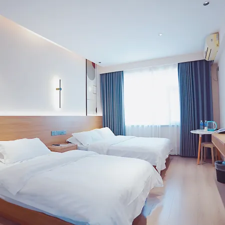Home Inn Huayi (Longshan Road Bus Station)
