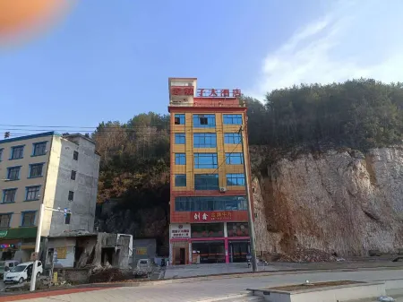 Longmeizi Hotel Отели рядом с достопримечательностью «Ba People River»