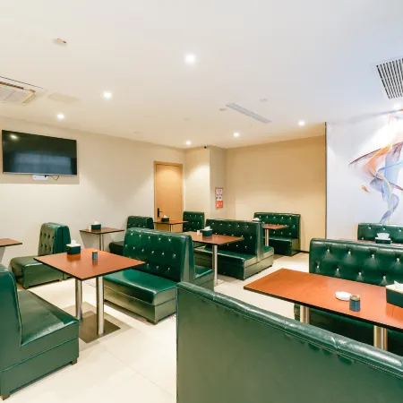 VX Hotel (Wuzhou High-Speed Railway South Station Canghai Park)