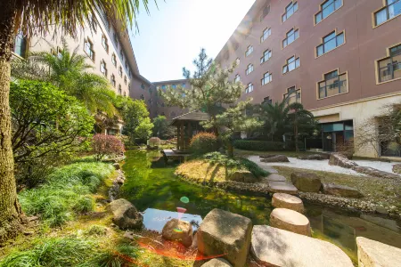 Tongfang Plaza Zhuji Отели рядом с достопримечательностью «Zhuji Gymnasium»