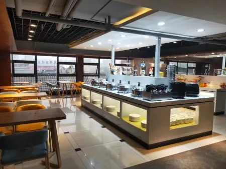 Grand Inn Отели рядом с достопримечательностью «Xindu Nibatuo Peninsula»