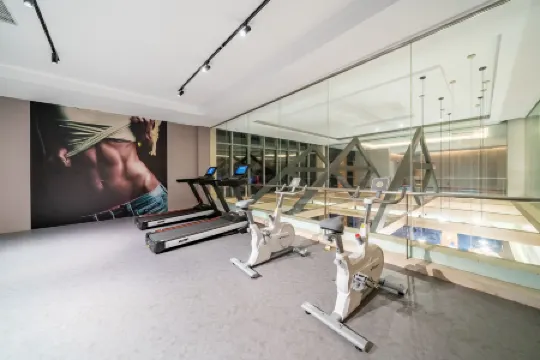 Boyin Select Hotel (Jiaxing XiuZhou Park Wanda Plaza Branch) Отели в г. Цзясин