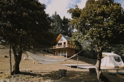 Beyond Clouds · Haba Snow Mountain Camp Hotel dekat Baishuitai