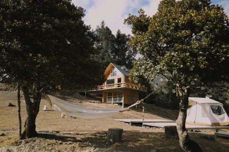 Beyond Clouds · Haba Snow Mountain Camp Отели рядом с достопримечательностью «Habacun»