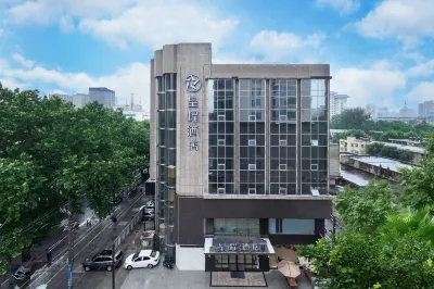 Starway Hotel (Xi'an Xiaozhai Metro Station) Hotels in Xi'an