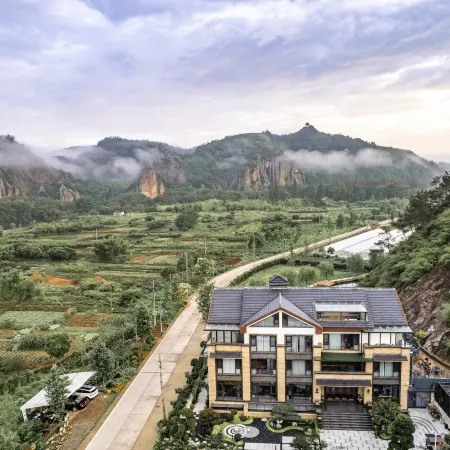 DI HU YUE SHE light luxury hotel