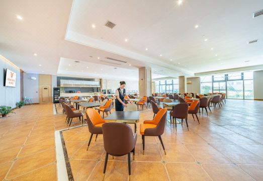 Vienna International Hotel (Xuzhou High-speed Railway Station Convention Center) Hotel Overview