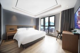 Yixi Hotel (Leshan High Speed Railway Station Shihao Plaza)