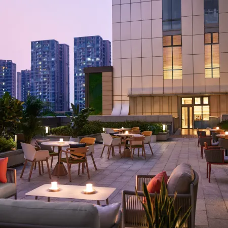 Home2 Suites by Hilton Shenzhen Baoan Отели рядом с достопримечательностью «Станция метро Pingzhou »