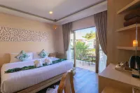 Vannee Golden Sands Beachfront Resort - balcony