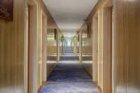 Zhengyu Hotel (Nanyang Railway Station Xinhua City Plaza) - Parkplatz