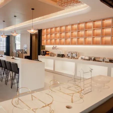 Dandong Young Hotel