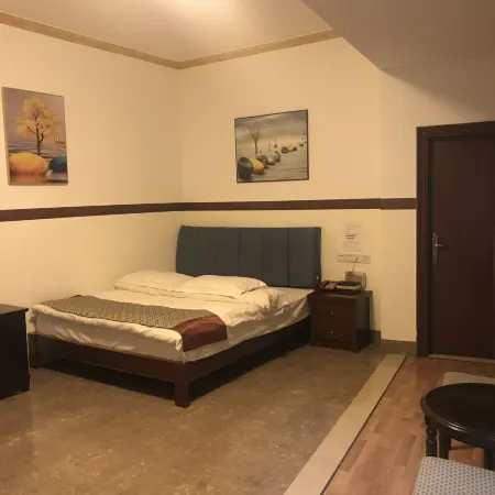 Guangning Huaxia Business Hotel