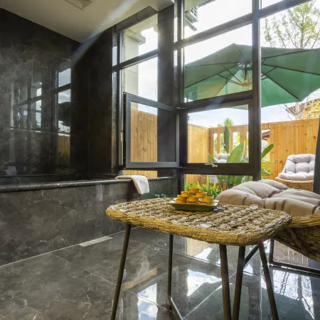 Dali Baiquanwan Hot Spring Hotel