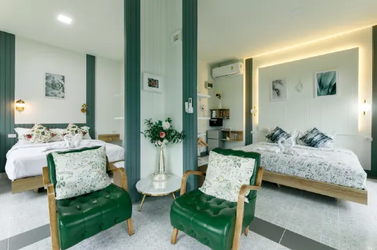 ห้องครอบครัวพร้อมวิวพระอาทิตย์ตกและภูเขา เตียงคิง+ควีนไซส์ （ชั้นบน)