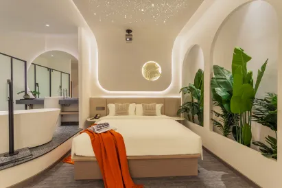 Qingmai Movie Hotel (Lovers Road Beach Swimming Pool)