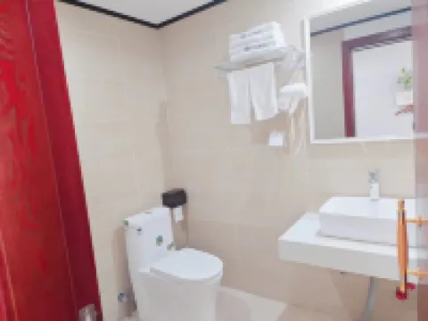 Xingyi Jinlandao Hotel (Jushan Square Dream City)