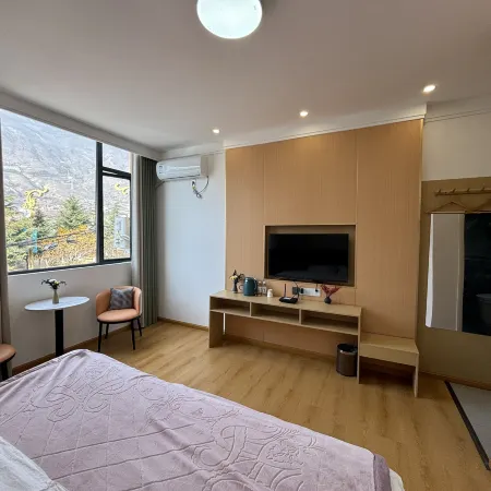Yunju Hotel