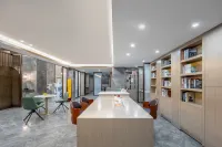 Borrman Hotel (Changsha Lugu Park Jiantang Subway Station) - romantis
