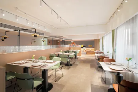 H Crystal Hotel (Shangqiu Ancient City First People's Hospital) Отели рядом с достопримечательностью «Shangqiu Polytechnic (Shenhuo Avenue)»