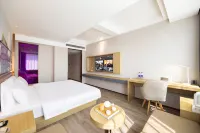 Yuerong Hotel (Liaoyang Liaohua Tesco)