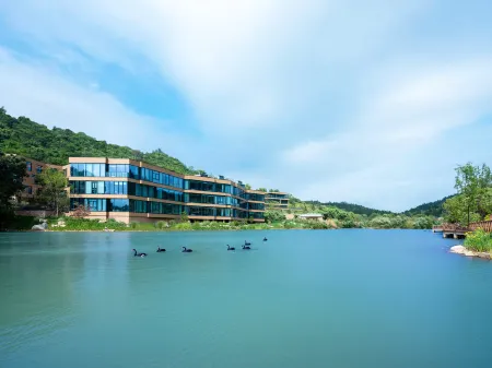 Dusit Thani Mogan Mountain Huzhou Отели рядом с достопримечательностью «Yuanxiangxiaozhen Sceneic Area»