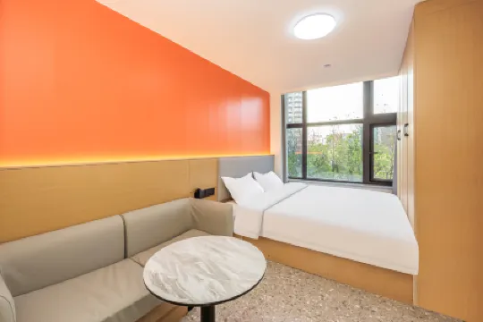 Super 8 Best Hotel (Beijing Daxing Longhu Tianjie Biomedical Base Subway Station)