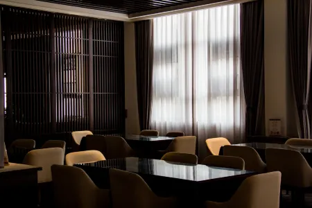 Zen Hotel Blue Lake Station Отели рядом с достопримечательностью «Ranwu Lake International Self-Driving Campground»