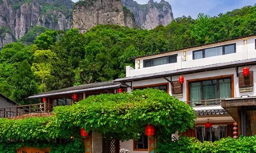 Yaqiu Courtyard Featured Hostel
