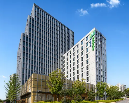 Holiday Inn Express SHANGHAI CHANGFENG PARK by IHG Hotels near Putuo