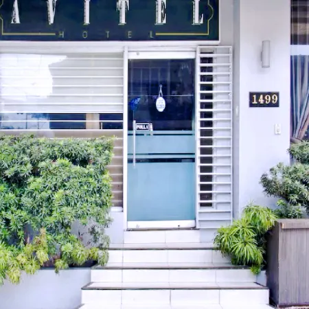 Townhouse OAK Metro Manila Near Osmena Highway PNR Pasay formerly Avitel Hotel Отели рядом со станцией Станция ПНР Пасай-Роуд