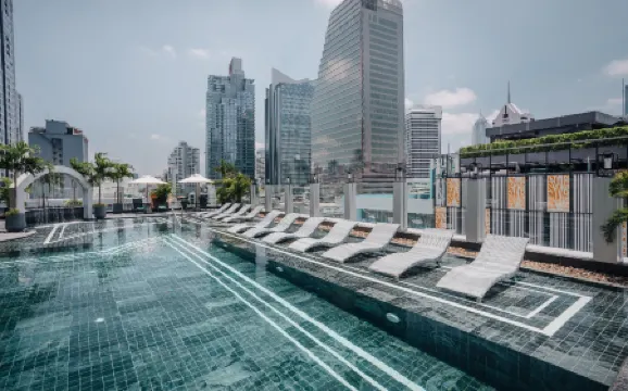 Aira Hotel Bangkok Sukhumvit 11 Отели рядом с достопримечательностью «Сэнсэп»