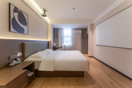 Meiju Xiyue Hotel (Qingdao Wusi Square Haixinqiao Subway Station Branch)