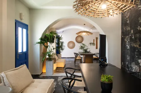 The Noverian Bios Santorini Отели рядом с достопримечательностью «Feel Santorini»