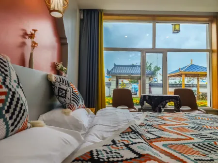 Yilanxuan Volcano Grassland Homestay (Ulan Hada Branch) Отели рядом с достопримечательностью «Wulanhada Volcanic Grassland»