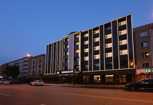 Homeinn Plus Hotel Overview