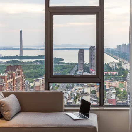 JiuJiang Happy City Yangtze River Avenue Atour Hotel